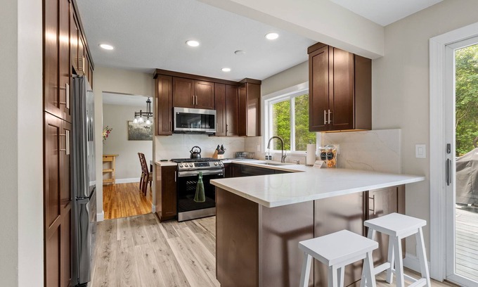 Burnsville House | MINNeSTAY* Keating Court |
