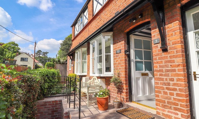Malpas Cottage | MINNOW COTTAGE, pet friendly, with open fire in Malpas