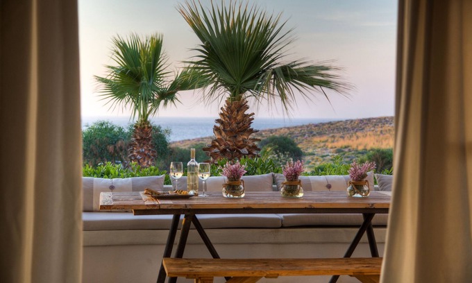 Parasporos Villa | Minois Grand Villa (4 adults & 2 children)