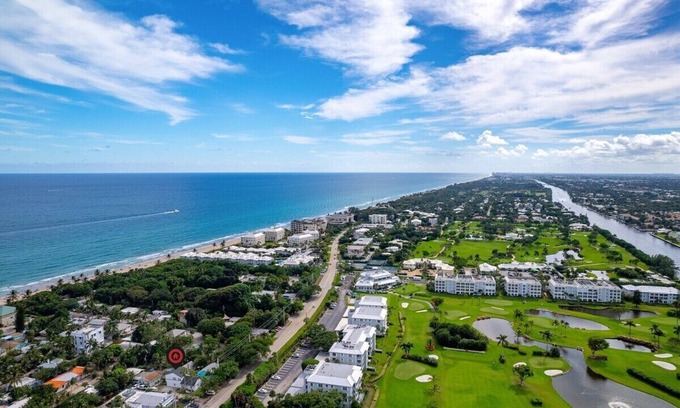 Delray Beach House | Mins to Beach! Recently remodeled! Putting Green!