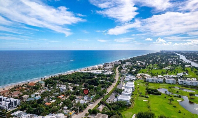 Briny Breezes Apartment | Mins to beach! Recently Remodeled + Putting Green