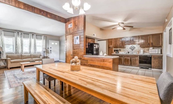 Whitehaven House | Mins to Graceland & Airport- Whitehaven Hideaway