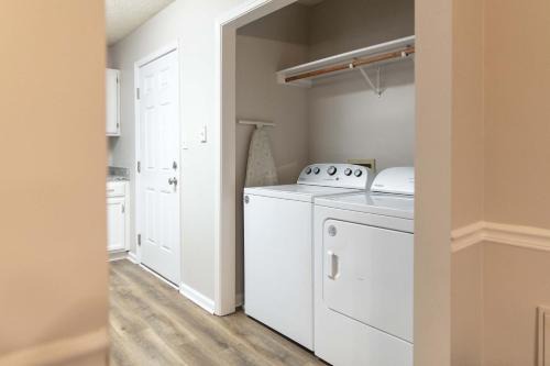 Wayne House | Mins to Park River Downtown Chapel Hill Charmer