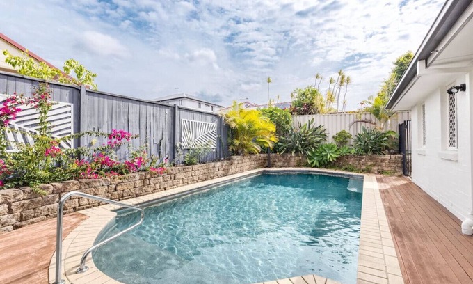 Forest Lake House | Mins to Shop & Lake! 4 beds family retreat w/pool