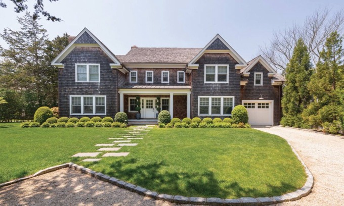 Water Mill House | Mint condition Water Mill South of the Highway with Mecox Bay access