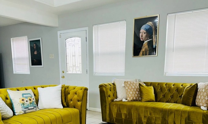 Hollygrove House | Minutes away from French Quarter and Superdome. Sleep 12+