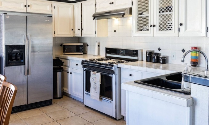 East Cesar Chavez House | Minutes away from LadyBird Lake, Rainey Street, and downtown Austin.