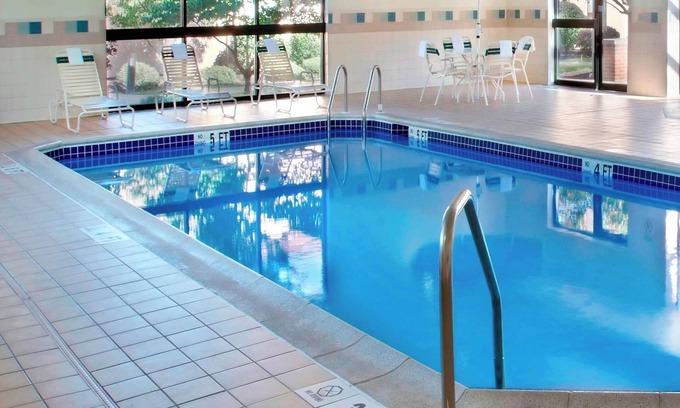 Newark Hotel | Minutes Away from Newark Reservoir! Pets Allowed, FREE Parking, Indoor Pool!