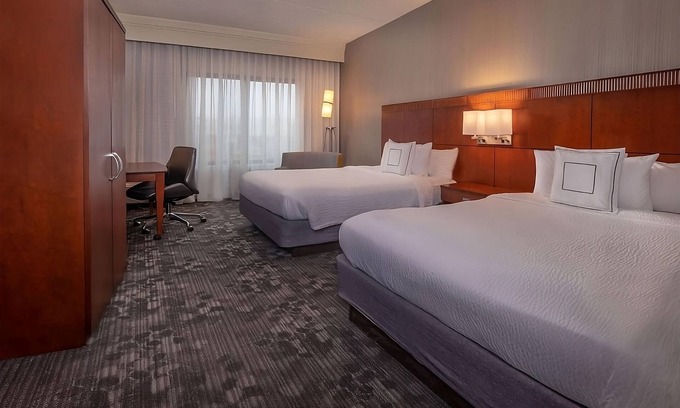 Newark Hotel | Minutes Away from Newark Reservoir! Pets Allowed, FREE Parking, Indoor Pool!