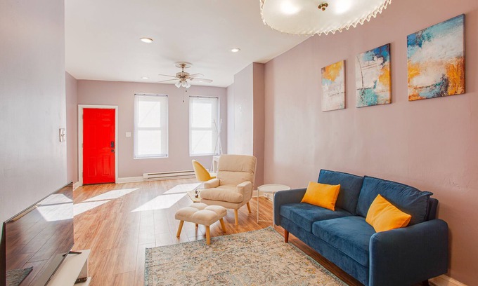 South Philadelphia House | Minutes away from Center City ! Modern Home Pet-Friendly!