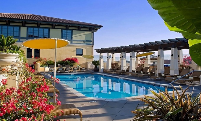 San Jose Hotel | Minutes Away from Winchester Mystery House! Modern Units w/Valet Parking!