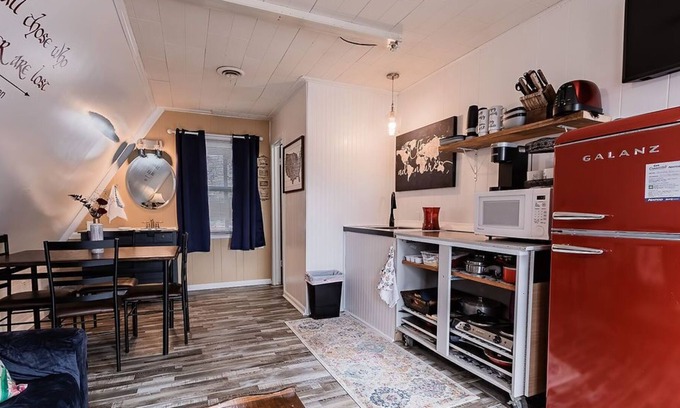 Bruno Cabin | Minutes frm Bull Shoals Lake! Wifi-2 bedrooms, 1 King, 2 Singles, futon. Sleeps6