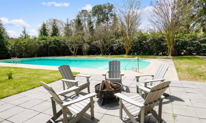 Easton House | Minutes from Downtown Easton and St. Michaels | Kayaks | Pool | Private Dock