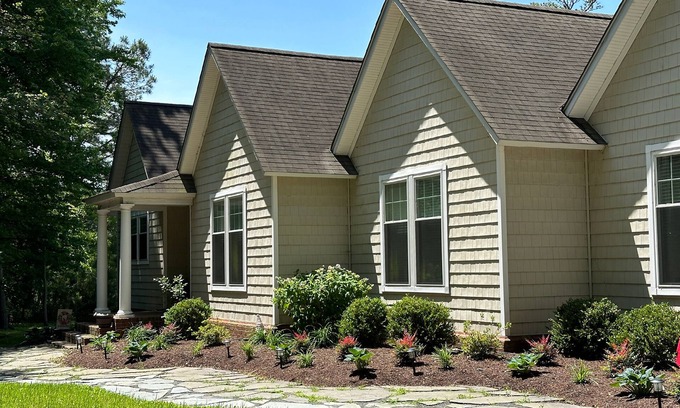 Unionville House | Minutes from Downtown Easton and St. Michaels | Kayaks | Stunning Sunsets