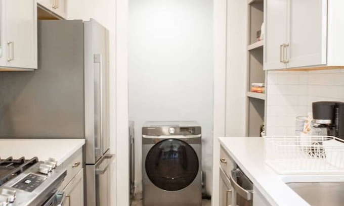 Dawson House | Minutes from Downtown! Great Remote Workspace!