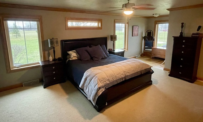 Butte Des Morts House | Minutes from EAA! Spacious 4BR home in a quiet neighborhood.