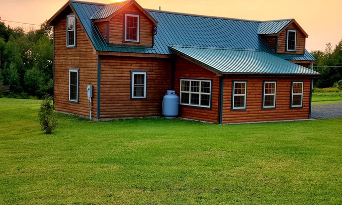 Richland Cabin | Minutes From Salmon River, On Snowmobile/ATV Trail, Fire Pit, WiFi, Grill, A/C