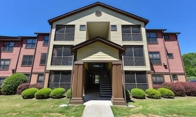 Athens Condo | Minutes from Sanford Stadium, Downtown Athens, Gated Community