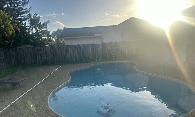 Sunrise House | Minutes from Sawgrass, Minutes from the Beach. Clean and Spacious with pool