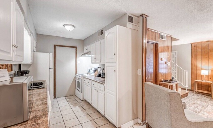 Memphis House | Minutes from the Airport - Wonderful Warrington