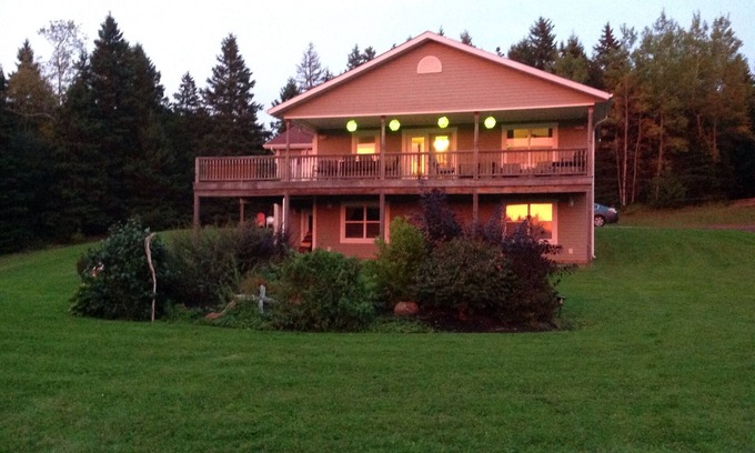 Mayfield House | Minutes to beaches, golf, and all ammenities