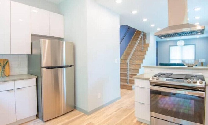 East Price Hill House | Minutes To Downtown Modern 3 Bedroom Home