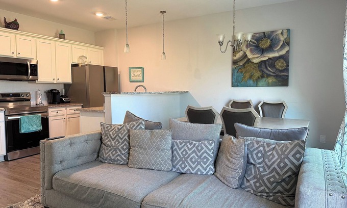 Huntcliff House | Minutes to Fort Jackson! Family Friendly 3-bed Townhome - Sleeps 5 w/King Bed