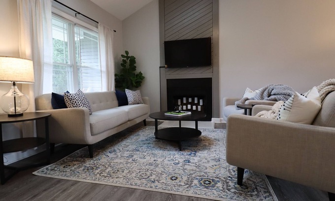 Keene House | Minutes to Keeneland/Airport/UK & more!