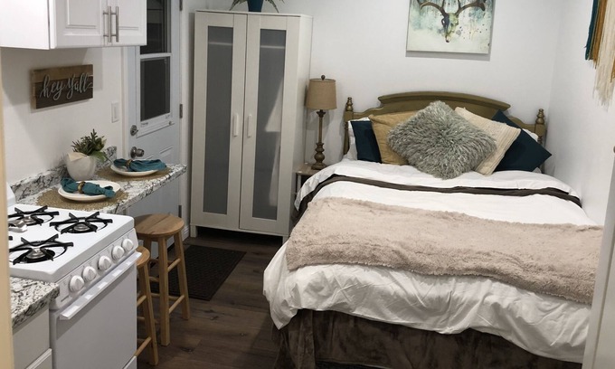 Castaic House | Minutes to Six Flags & Castaic Lake! Private 🚪🛁🛏🍽