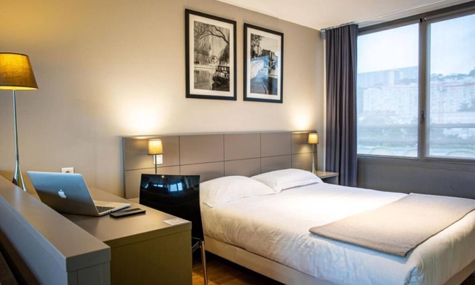 9th Arrondissement Hotel | Minutes to Tête d'Or Park! Pet-friendly Suite with City View and Kitchenette!