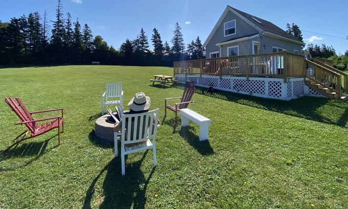 Clinton Cottage | Minutes To The Beach! 2 Bedroom Cozy Cottage In Anne's Land