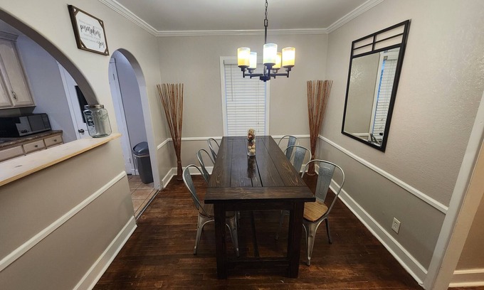 McAllen House | Minutes to the Mall and stores, central Mcallen