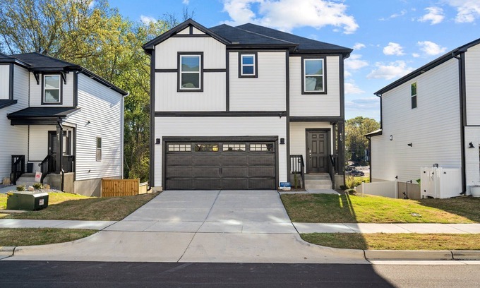 East Raleigh House | Minutes to WakeMed, 4 miles to Downtown Raleigh