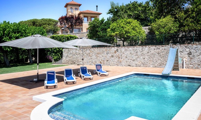 Alella House | MIRADOR an idyllic space among vineyards