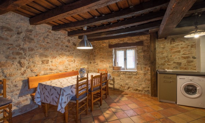 Aguilar de Campoo Cottage | MIRADOR DE VALCABADO HOUSE