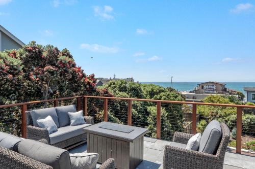 El Granada House | Miramar Oasis - Ocean View, Steps2Beach, Roof Deck