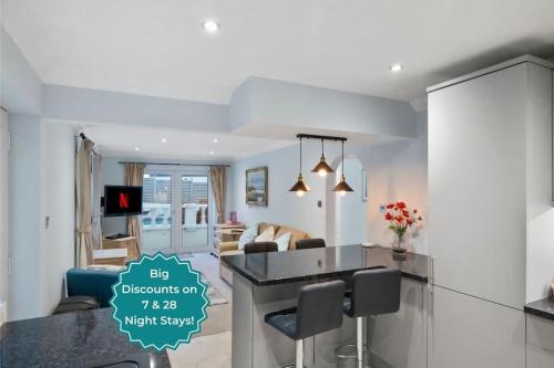 Brecqhou Apartment | Miramont - Poolside Apartment