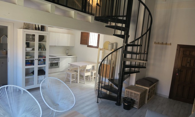 Old Town Apartment | Mirandoacuenca tourist apartment is next to the Cathedral and the Hanging Houses
