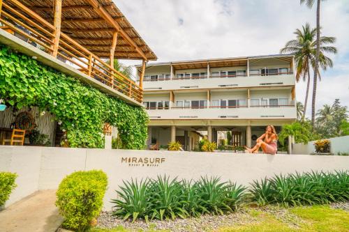 El Tunco Hotel | Mirasurf Hotel & Waves