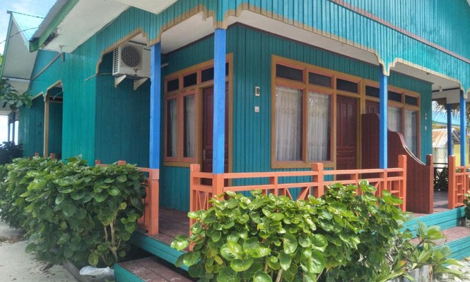 Pulau Derawan House | Mirroliz Pelangi Cottage