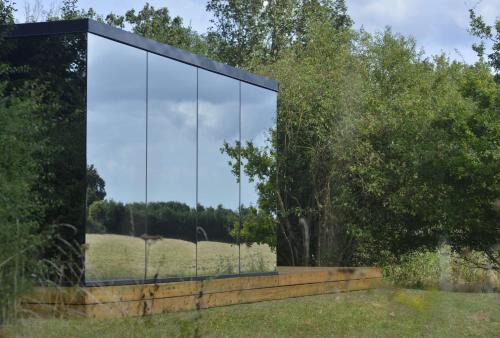 Saxmundham House | Mirror Houses Pound Farm - Pond OOD