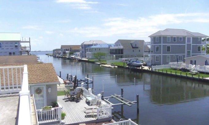 Selbyville House | Miss Fenwick’s Castle by the Bay, a Fenwick Bayfront Oasis