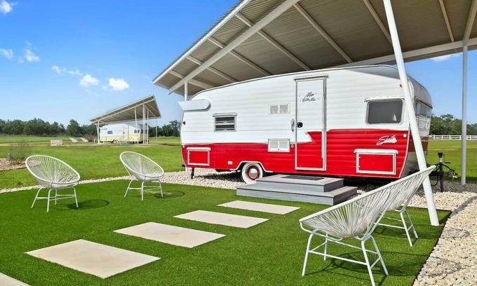Willow City House | Miss Willie Mae - Glamping, Pool & Fireplace
