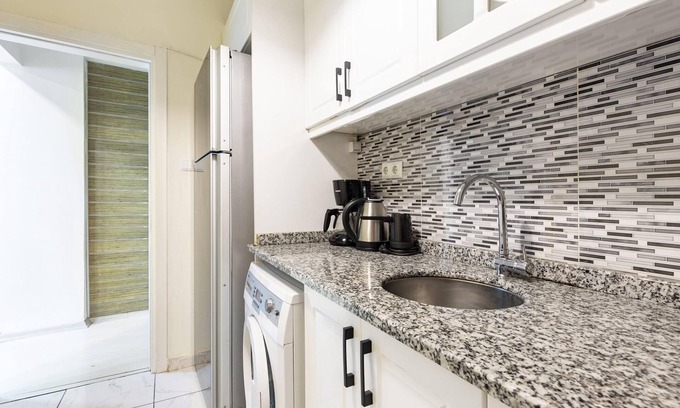 Osmanbey Apartment | Missafir Flat with Central Location in Nisantasi