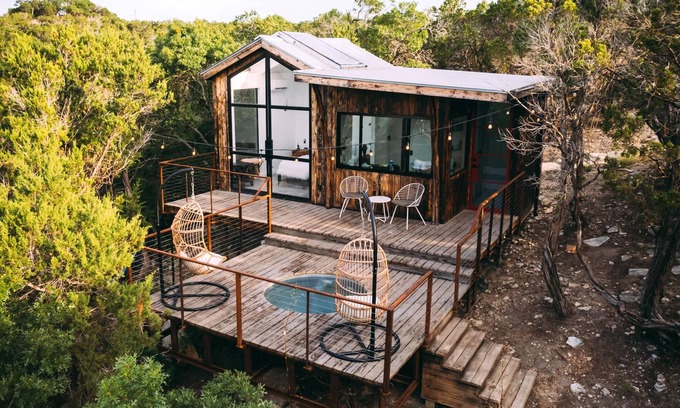 Oatmeal Cabin | Missing Hotel