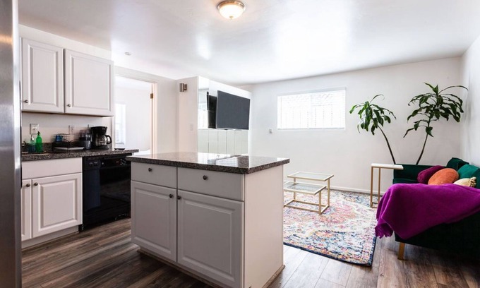 Crown Point House | Mission Bay Beach Cottage
