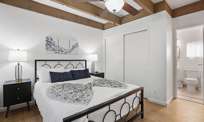 Mission Beach Apartment | Mission Bay Condo - Steps to Sand, Dining, AC, Parking, Location & Shops!