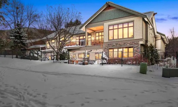 Farviews - Pattee Canyon House | Missoula Family Retreat