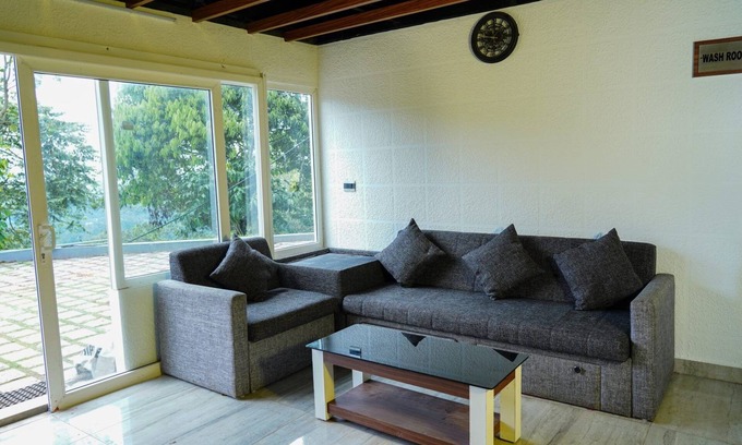 Pallivasal Bed & Breakfast | Misty Bush Munnar - Deluxe Double Roomn