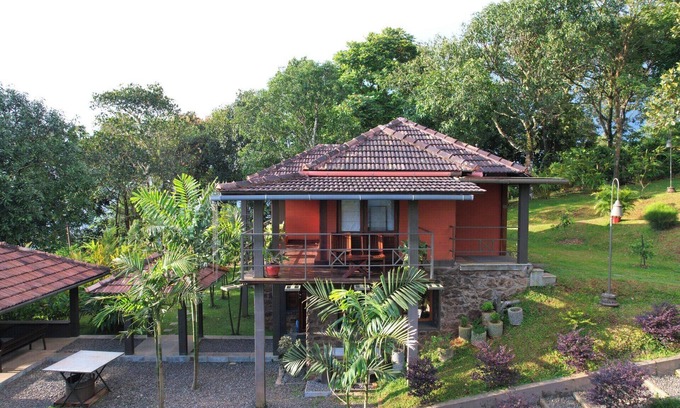 Udumbanchola Villa | Misty Hogans Hill Station Stay | Entire Stay Near Munnar | Breakfast | Sleeps 10